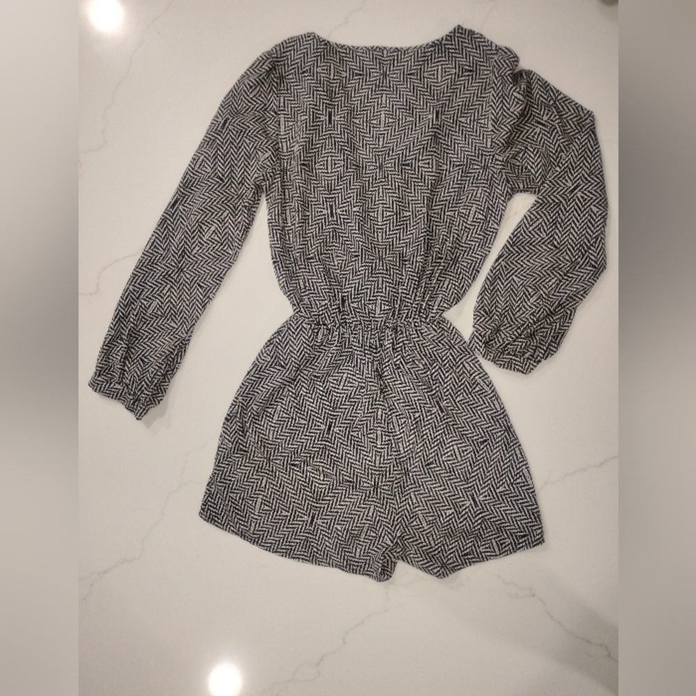 Chic Black And White Patterned Romper - image 7